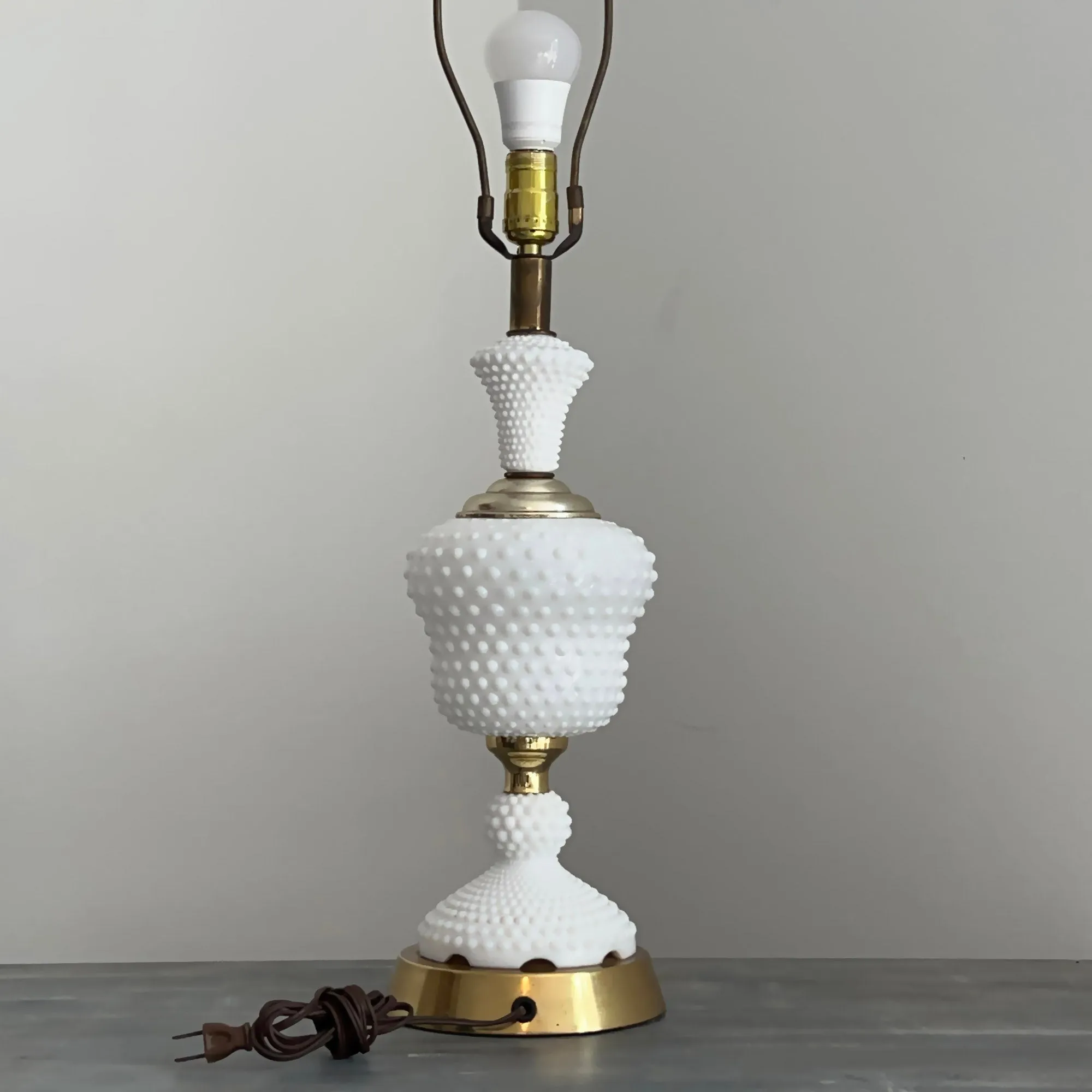 Vintage 21-in White Milk Glass Hobnail Tall Table Lamp